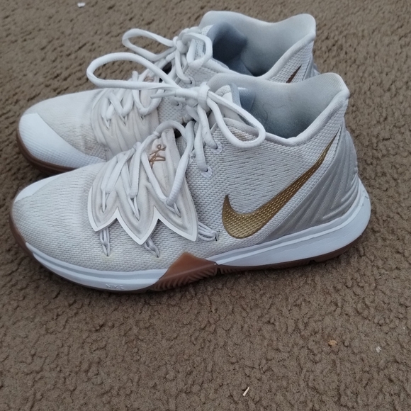 *** NOT FOR SALE ***
Limited edition Nike Kyrie 5 Irish - Picture 2 of 5